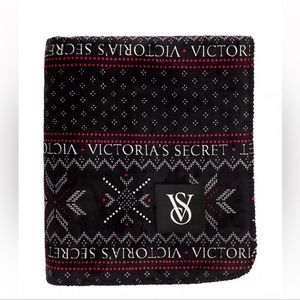 NWT Victoria’s Secret Soft Sherpa Blanket